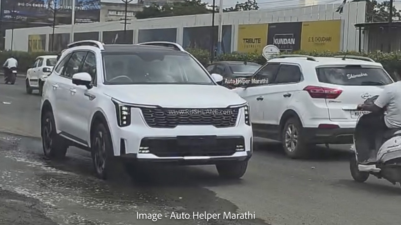 New Kia Sorento Diesel DCT 7 Seater SUV Arrives At Dealer Yard – Spied Inside Out